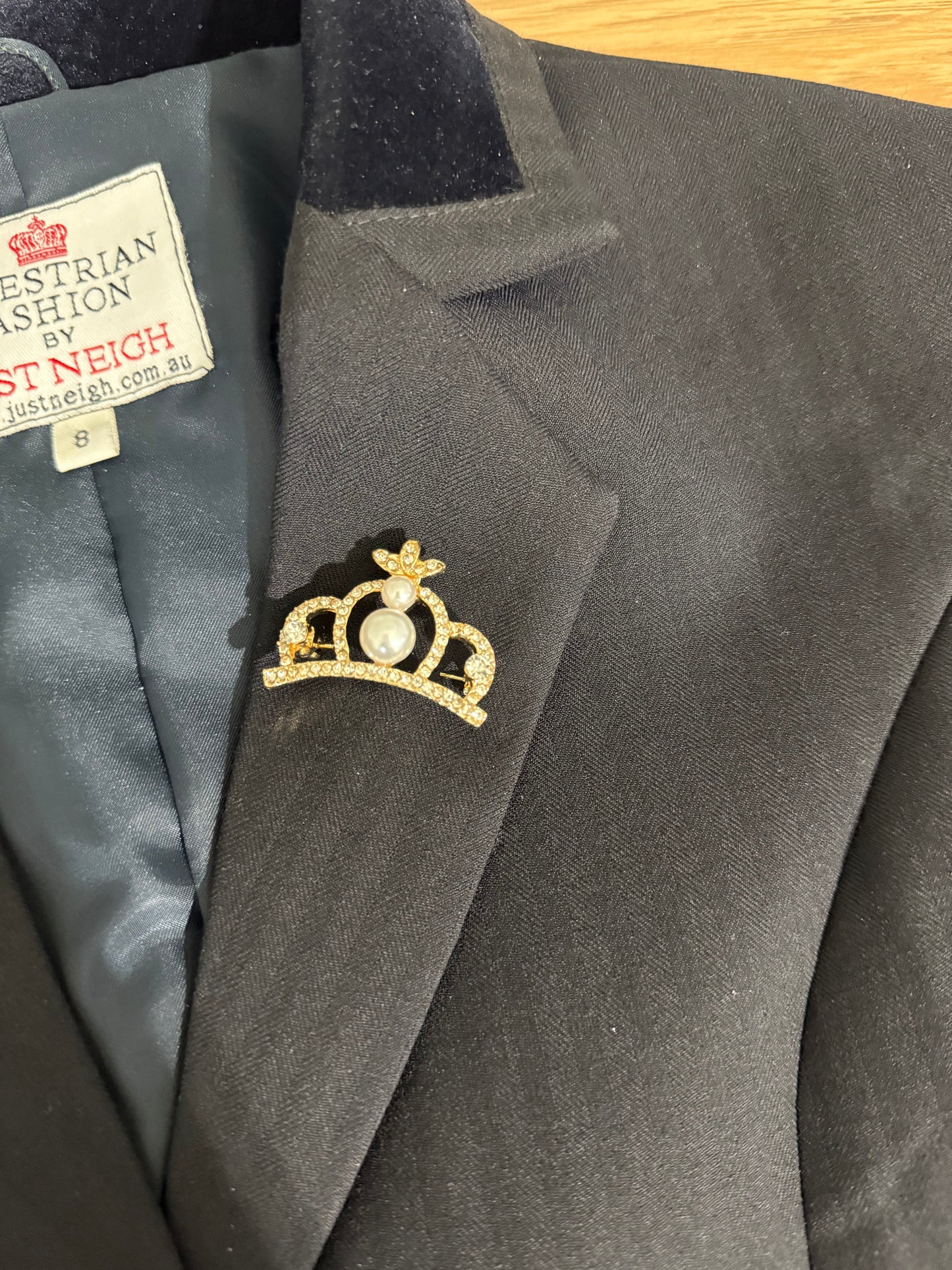 Crown 2 Pearl Gold Lapel Pin