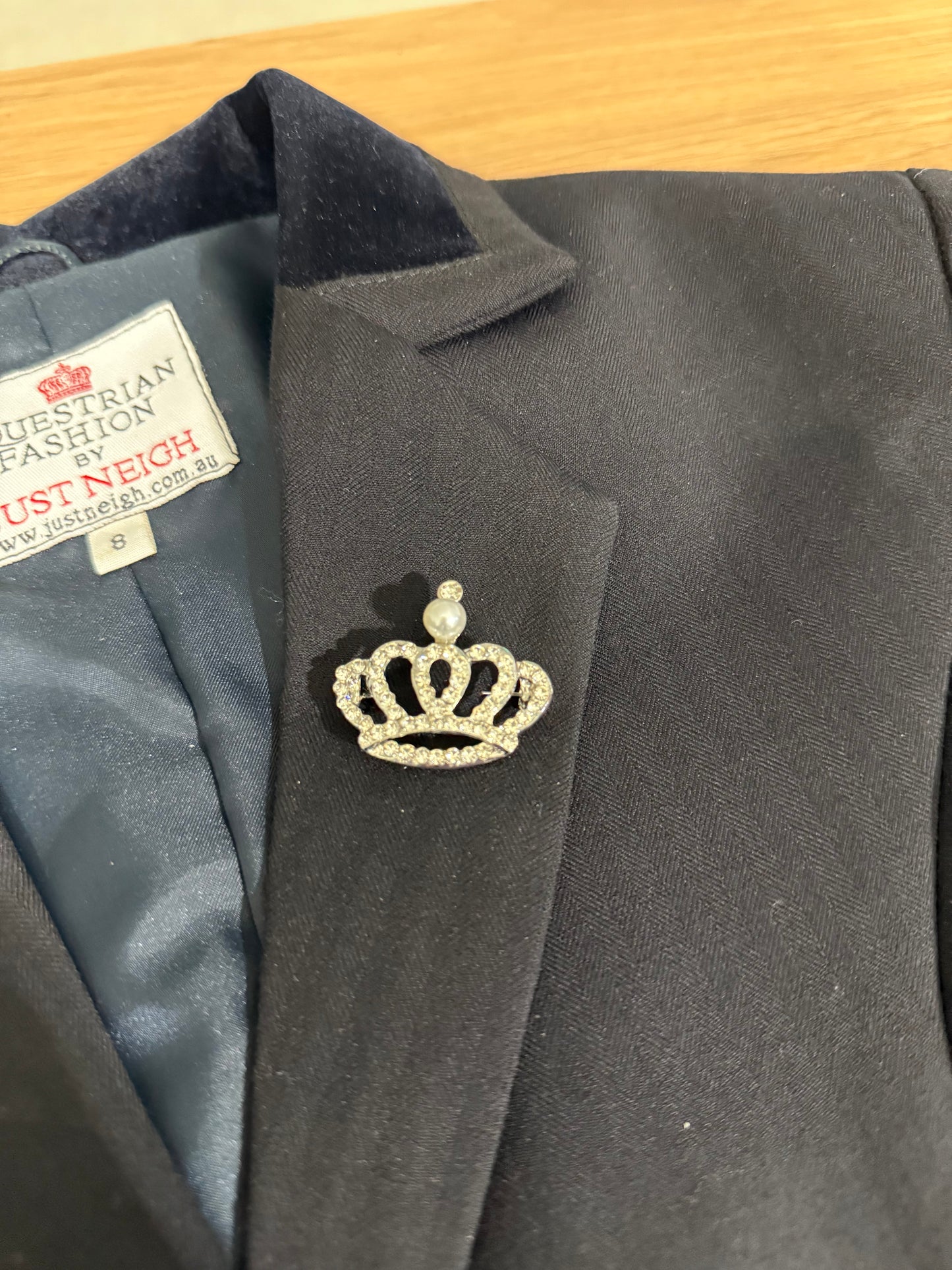 Crown Single Pearl Lapel Pin Silver