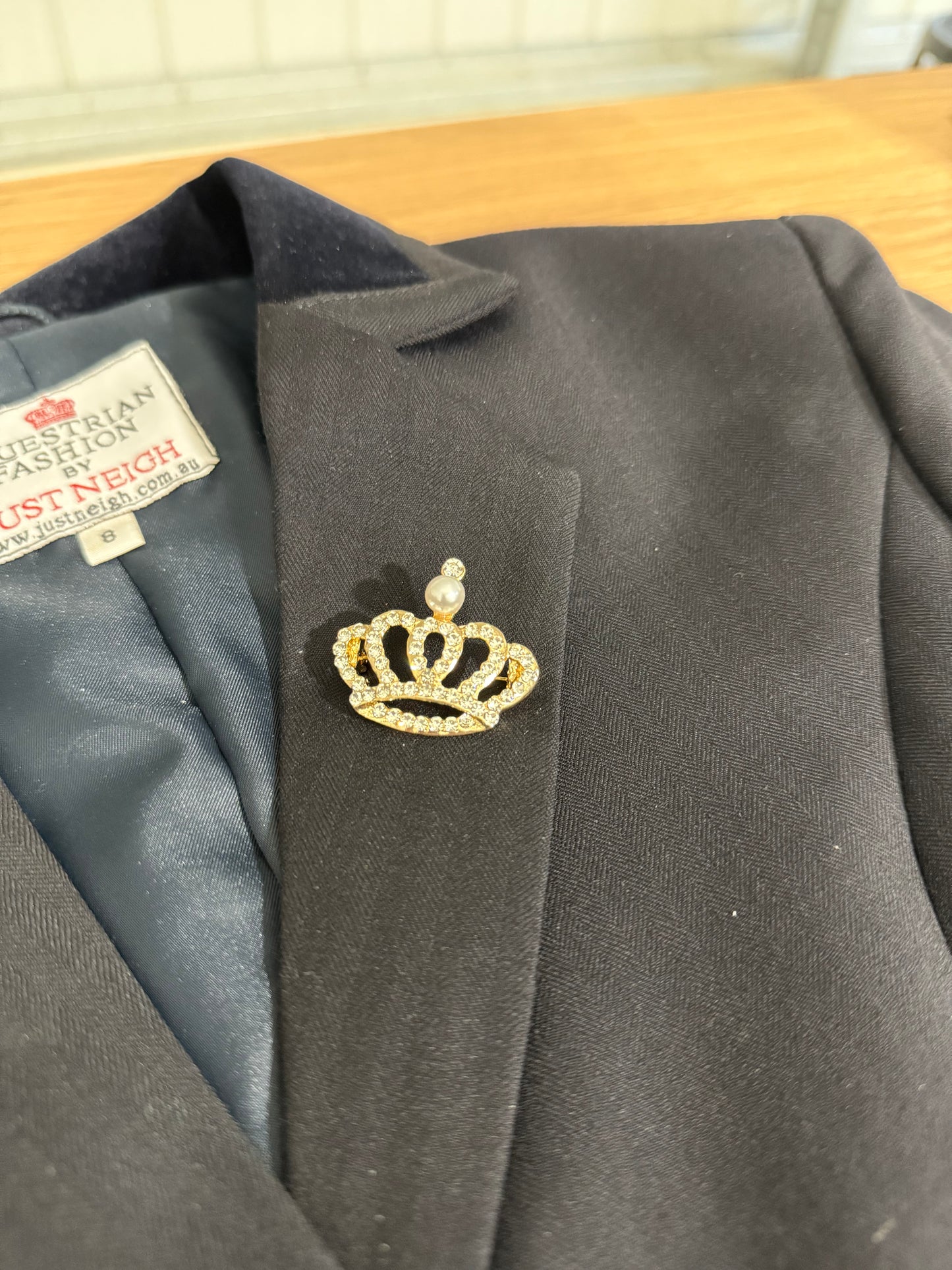Crown Single Pearl Lapel Pin Gold